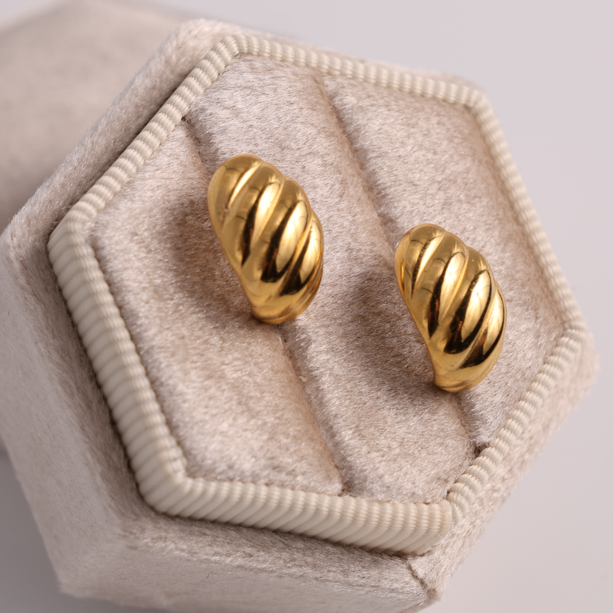 Twist Studs, Water-Resistant