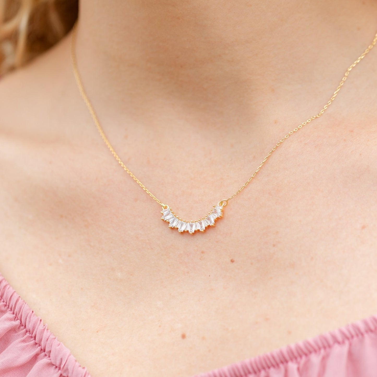 Baguette Curve Pendant Neckace