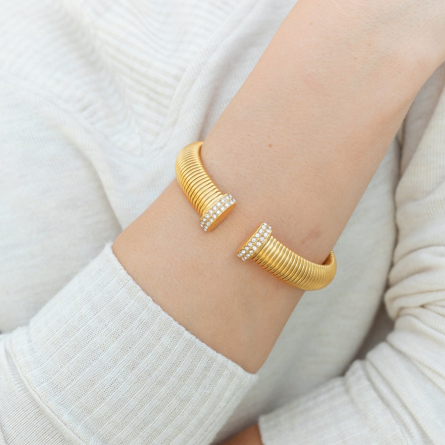Large Flex Cuff, Water Resistant