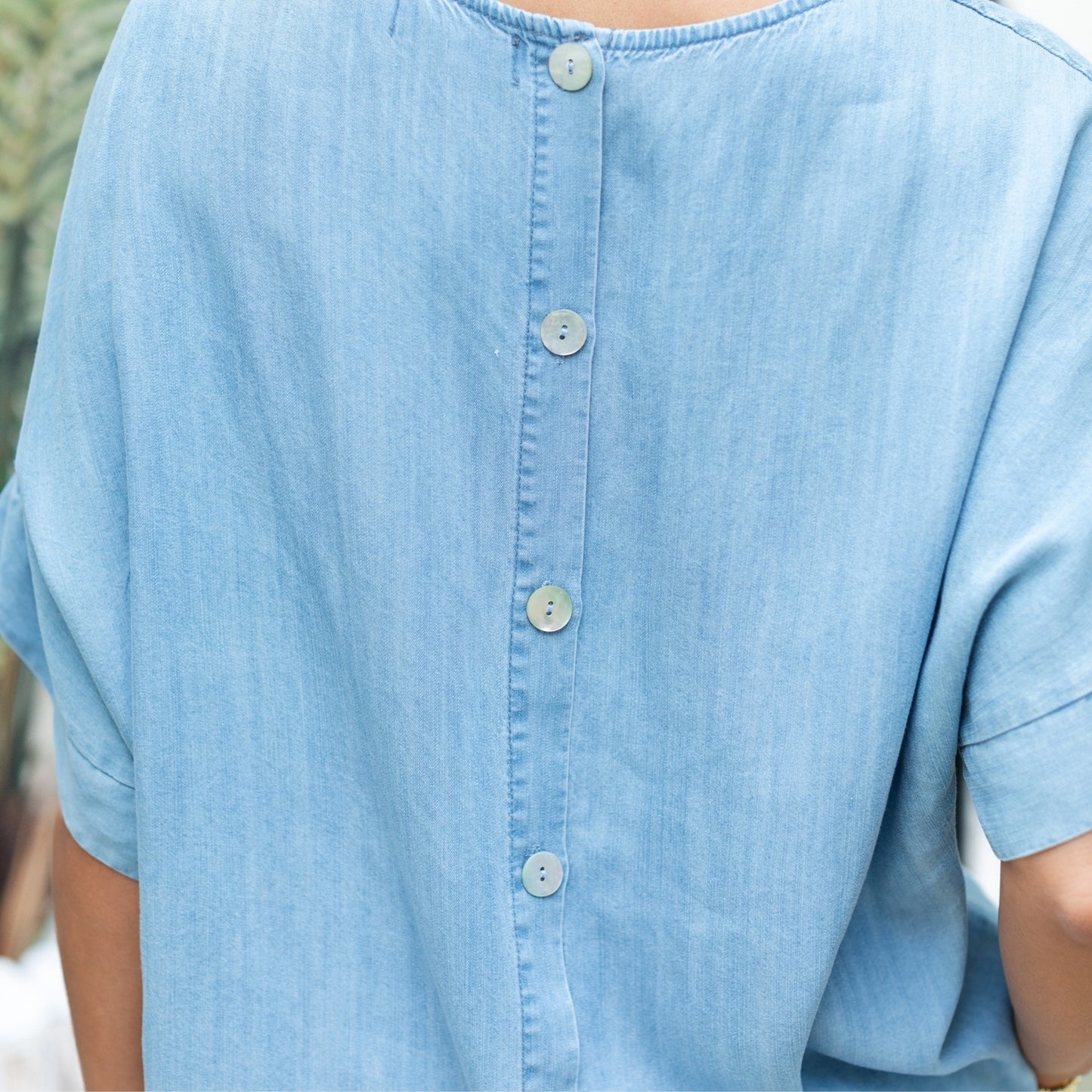 Lyocell Boxy Short Sleeve with Button Back