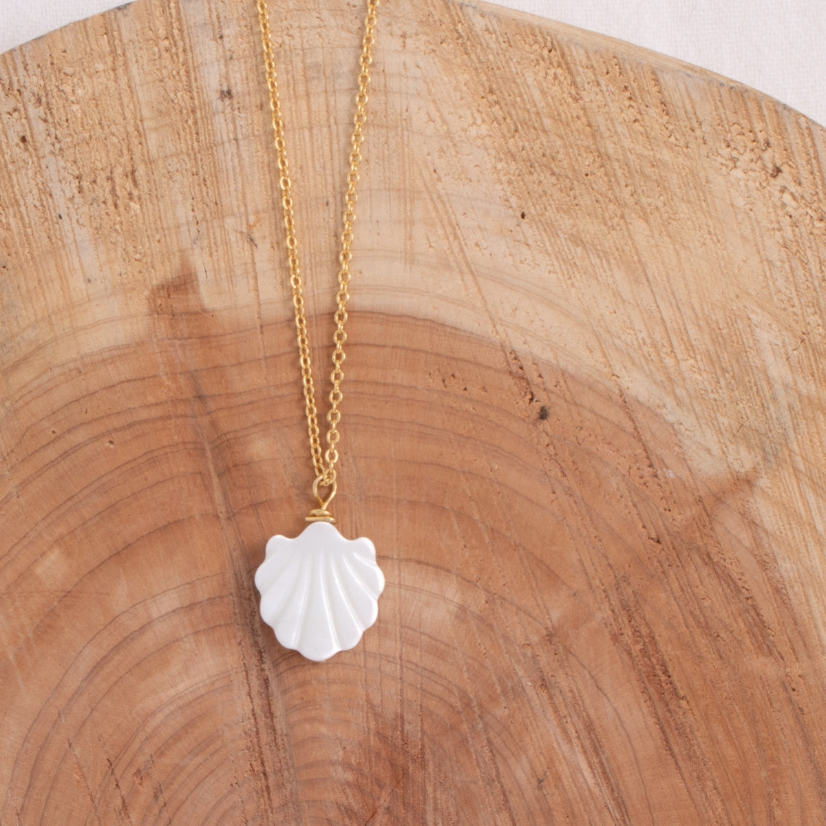 Etched Shell Pendant Necklace