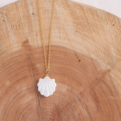 Etched Shell Pendant Necklace