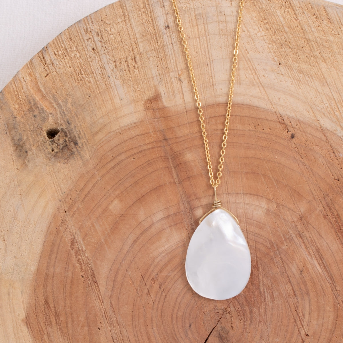 Oval Shell Pendant Necklace