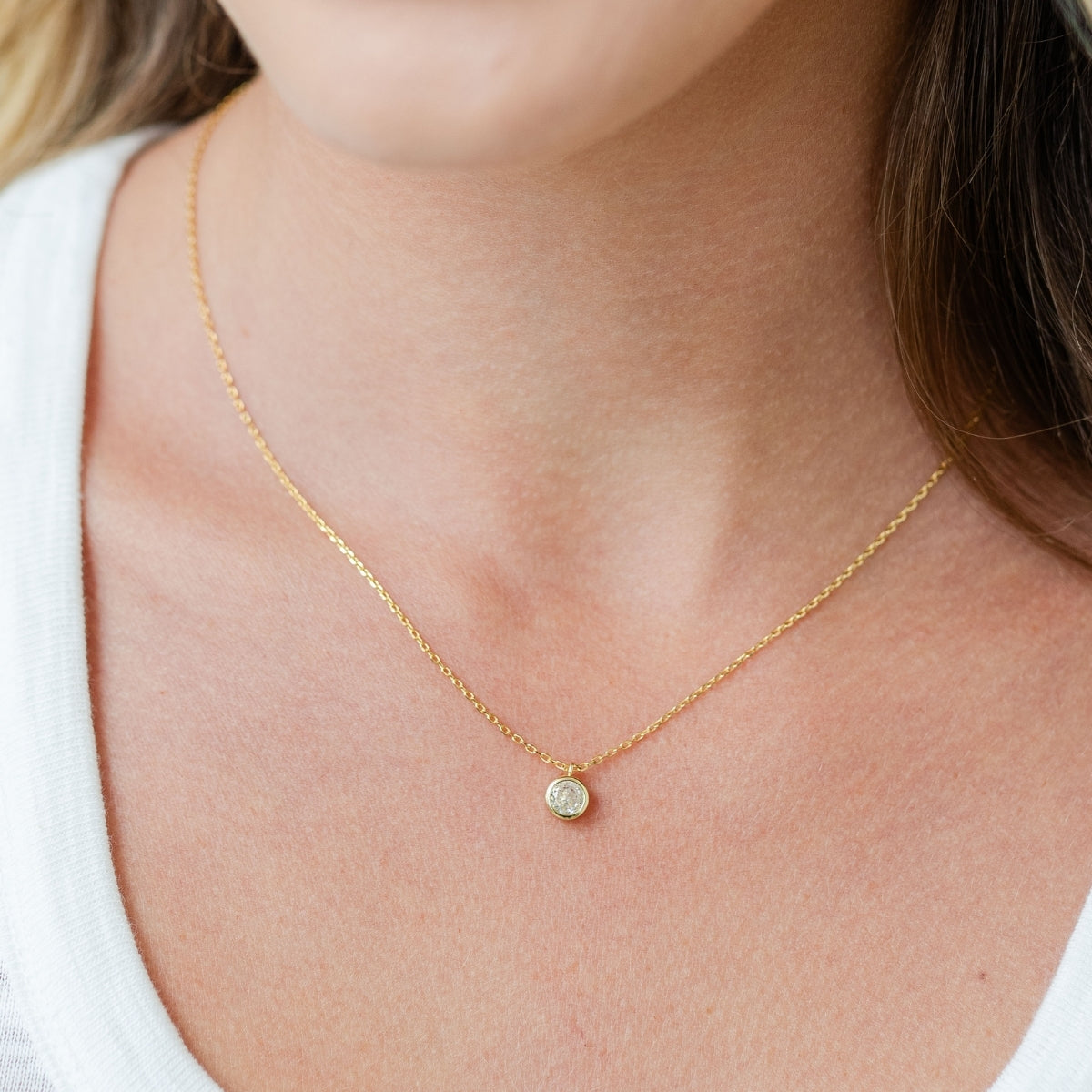 Dainty Round Framed Cubic Zirconia Pendant Necklace