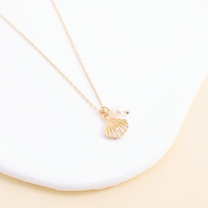 Scallop Shell Pendant Necklace with Freshwater Pearl
